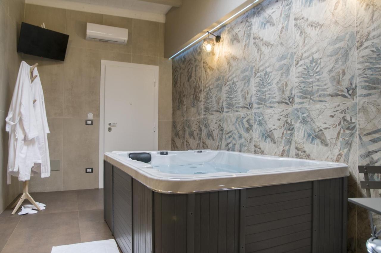 Suite 18 Luxury Apartments Bari Exterior photo