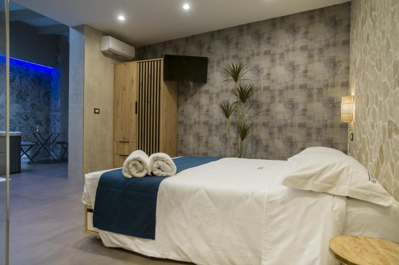 Suite 18 Luxury Apartments Bari Exterior photo