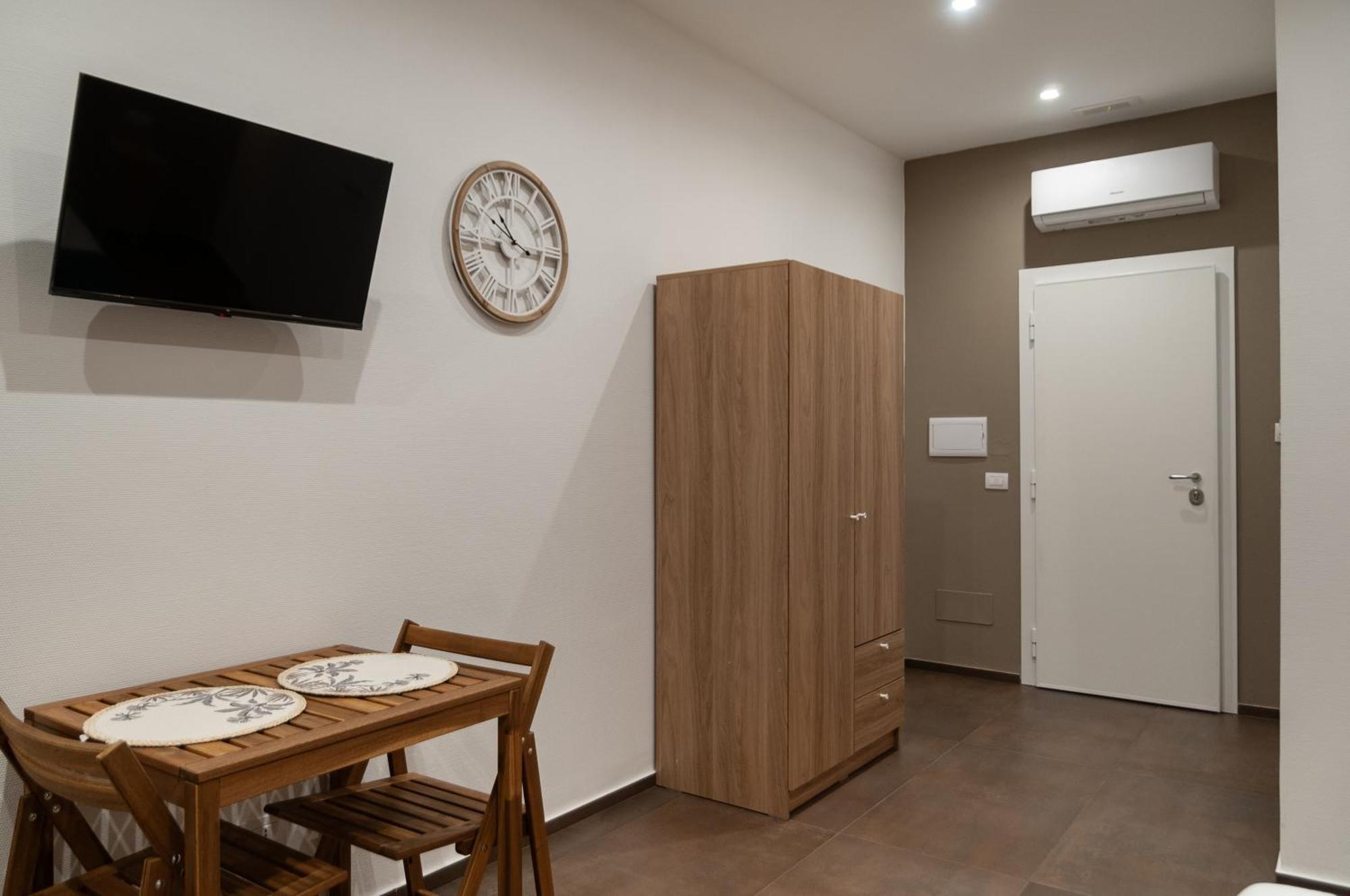 Suite 18 Luxury Apartments Bari Exterior photo