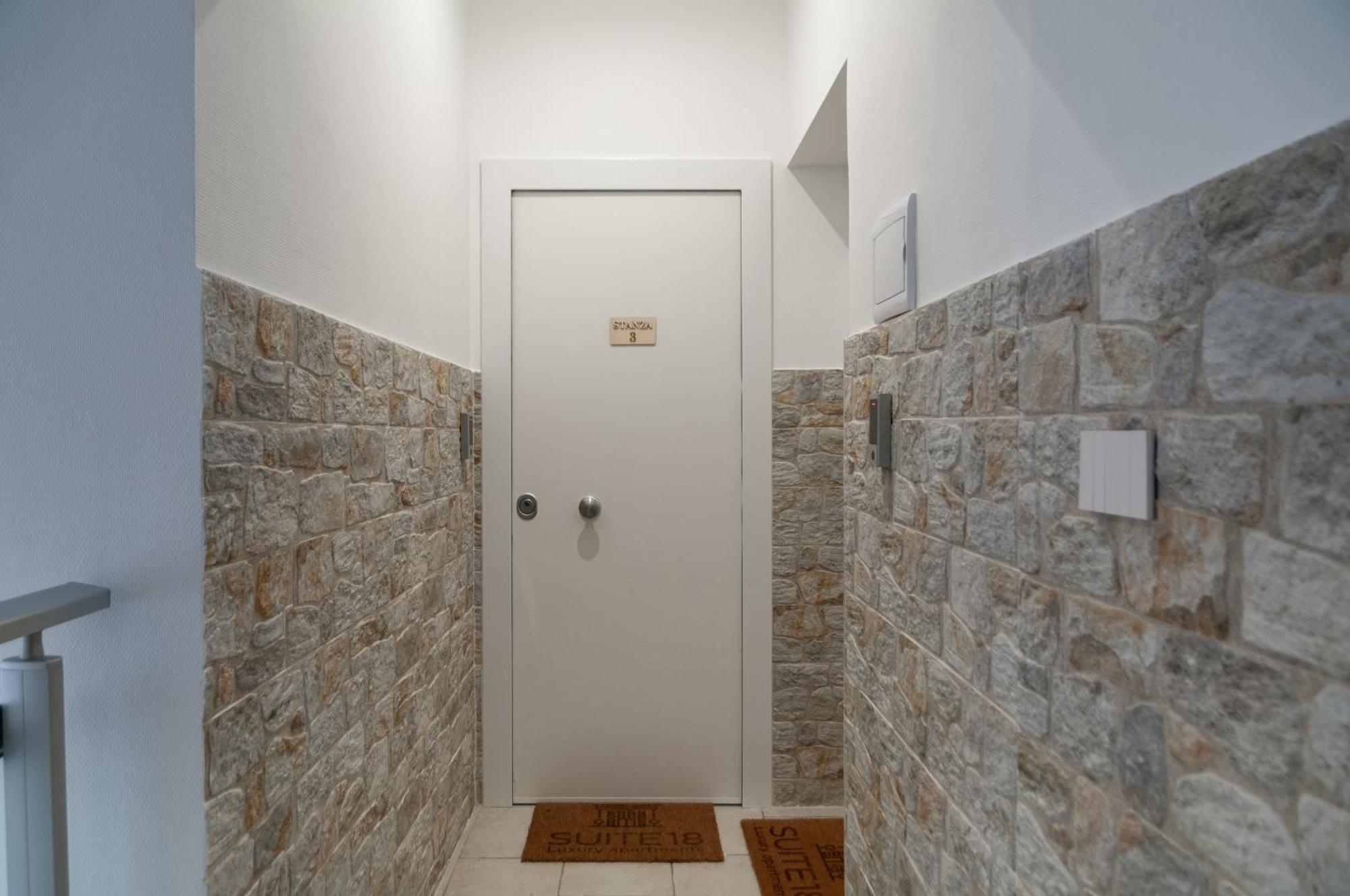 Suite 18 Luxury Apartments Bari Exterior photo